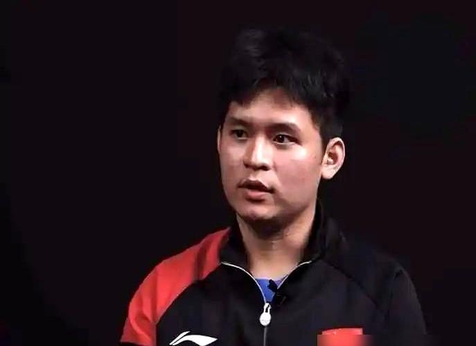 肩袖肌腱炎伴部分撕裂。这个诊断，让19岁的国乒世界第三林诗栋，踩下了急刹车。
