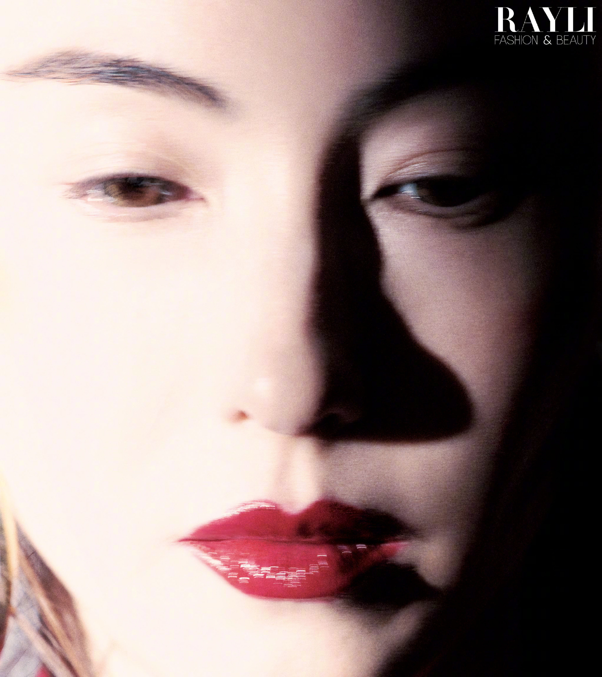 #张柏芝L型腮红# L型腮红与利落的高马尾造型相辅相成，更加突出了姐姐这精致的下