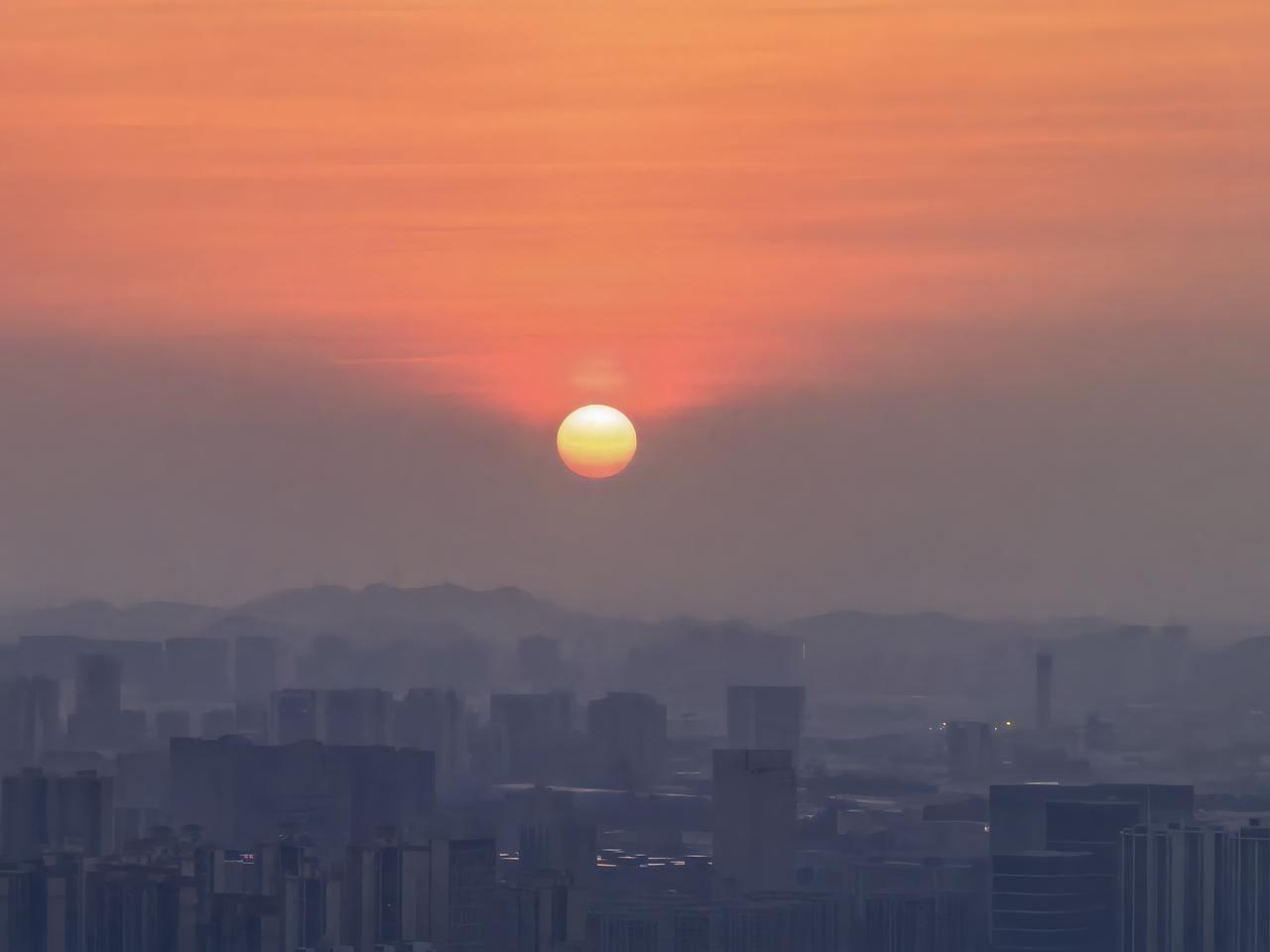昨天加仓光模块的朋友今天又是收获的一天，上升趋势的票回踩都是买点，只要不追高就能
