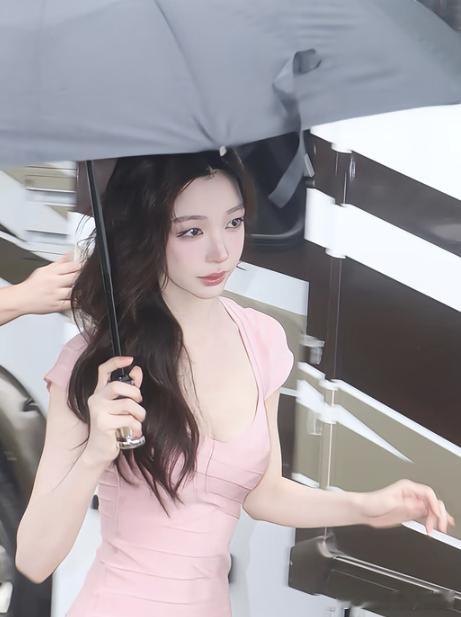 易梦玲美人余预告镜头李一桐易梦玲同框镜头美人余李一桐和易梦玲出现在同一个镜头里确
