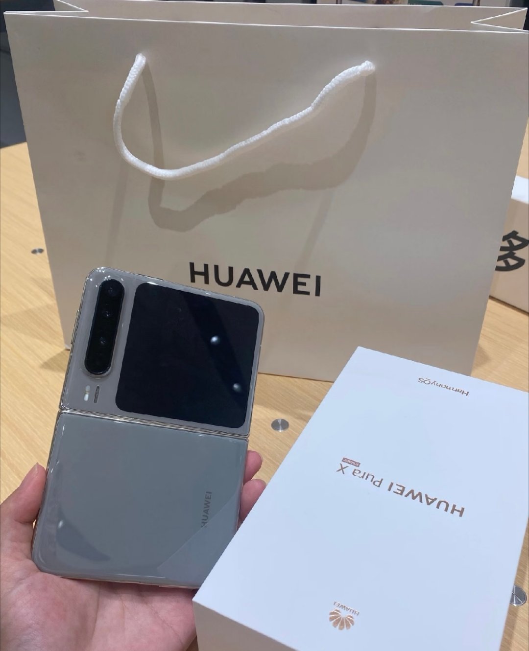 聊聊这段时间使用Pura X的真实感受，这块外屏实用性超出预期，轻度操作无需展开