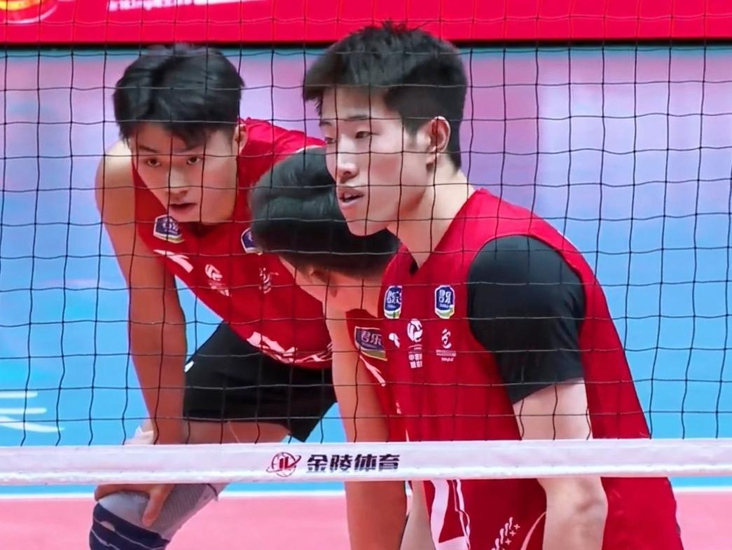 男排半决赛（2）：河北双杀山东，连续两届闯入决赛，决赛将对阵天津。山东则与上海争