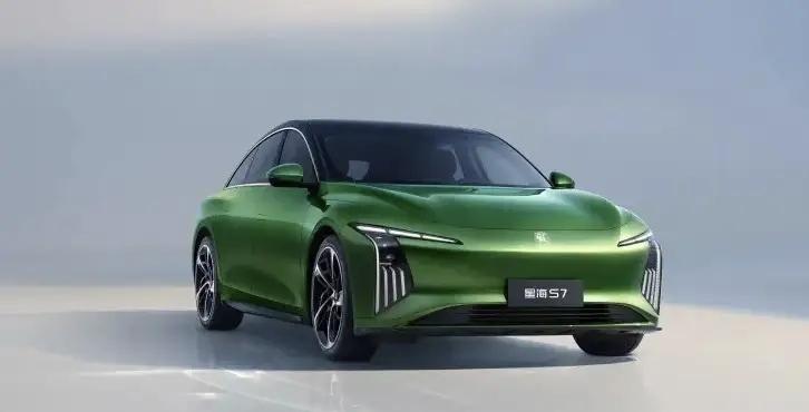 8🌙❗深蓝S07华为乾崑长续航版上市
新深蓝不再受困于续航问题，动力与续航让人