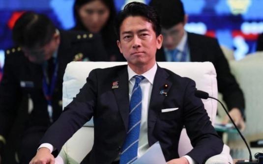 小泉进次郎的专机还没落地，中国的大门就已经焊死！但对茂木敏充，北京特意留了一道缝