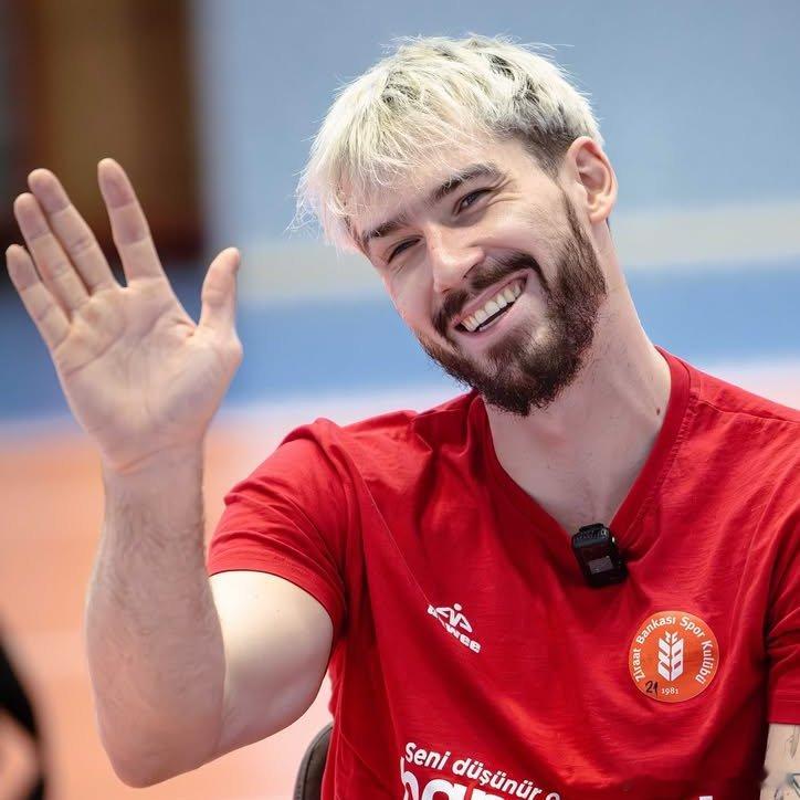 👀🇵🇱➝🇵🇱？⚪️🔴 据波兰媒体报道，托马什·福纳尔明年将回归波超联