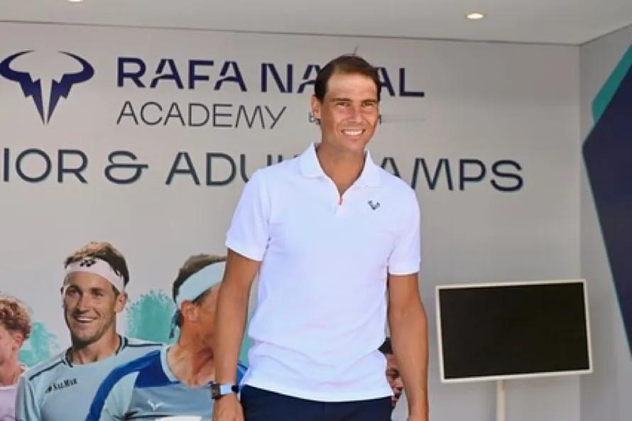 网球有約｜Rafa纳达尔在巴塞罗那的RNA展位（RBA IG）出席活动，笑容满面