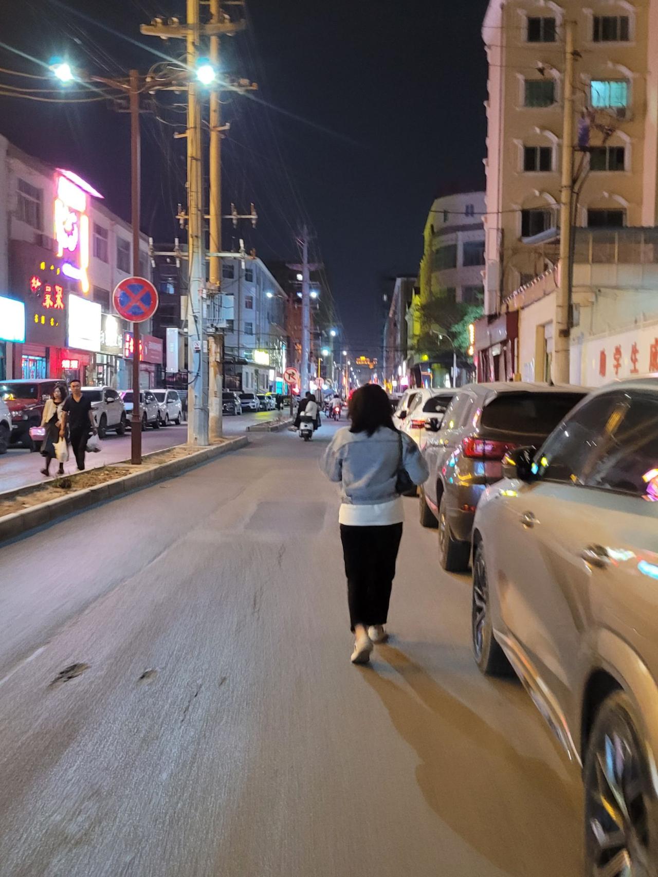 婆婆总爱挂在嘴边的一句话就是：“你爸妈以前怎么教你的？”

刚嫁过去不久，有一次