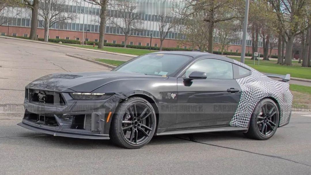 车市热门[超话] 近日，网络上曝光了一组全新福特Mustang Shelby G