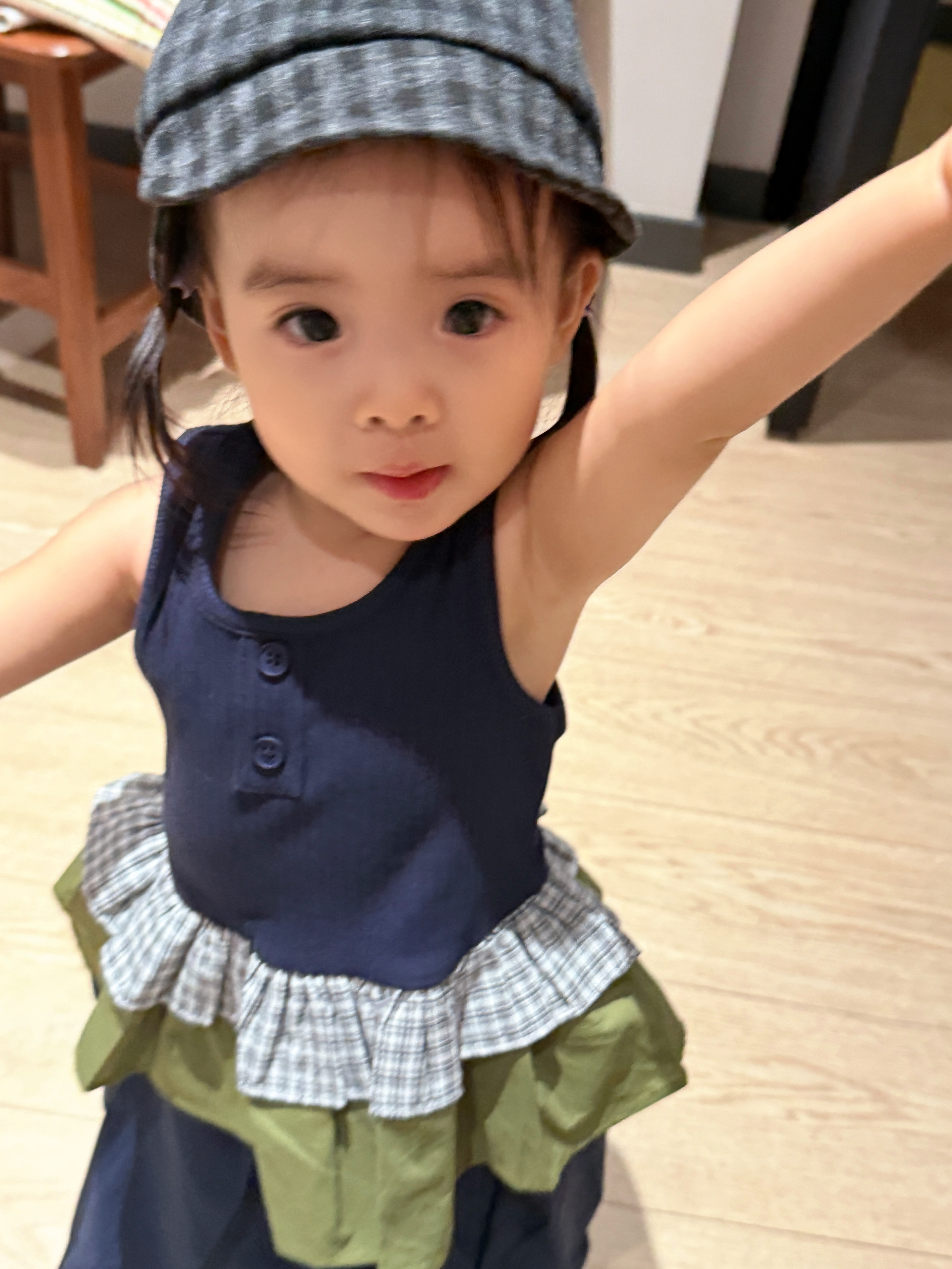 到了会臭美的年纪了，快 19 个月咯[求关注] ​​​
