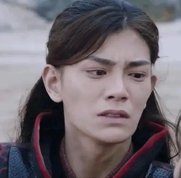 没想到竟然有一天丁禹兮和向佐也能扯上联系 ​​​