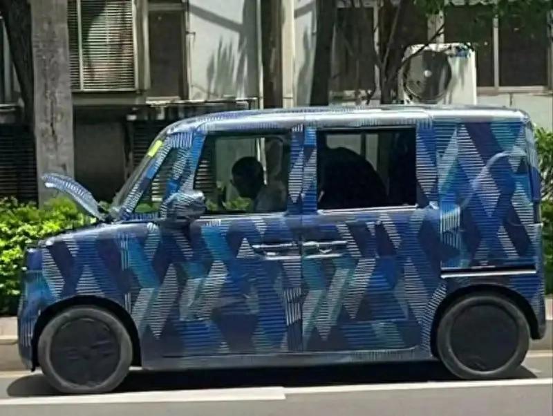 比亚迪K-Car车型路试谍照，五菱之光EV既视感[吃瓜]据说这台车是比亚迪专为日