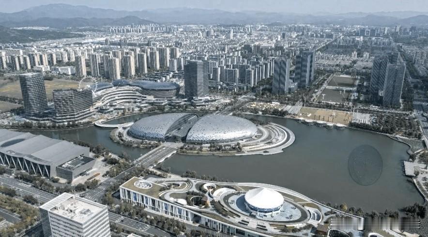 德清县2025年的经济数据已经达到了747亿元以上，其经济增速6%，这个数据说句