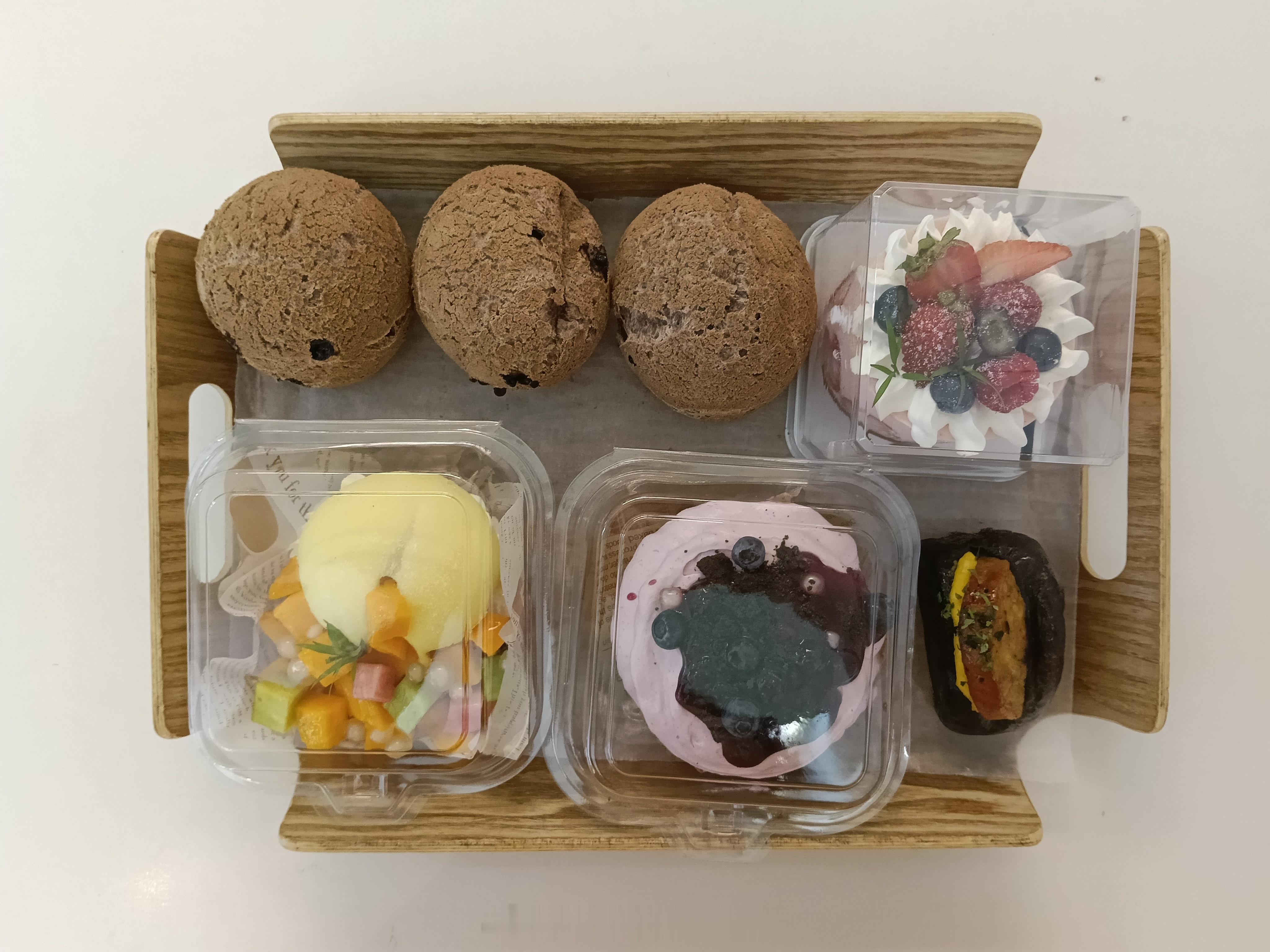 这麻薯超实在，还放巧克力豆🧁。小甜品也买了3个🥐🥯🥨🥖🥓🌭～ 衡阳