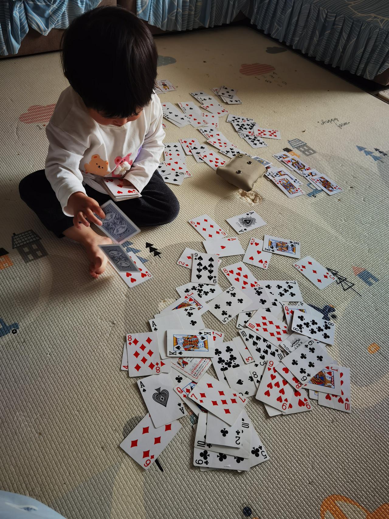 哄孩子玩，她高兴就好