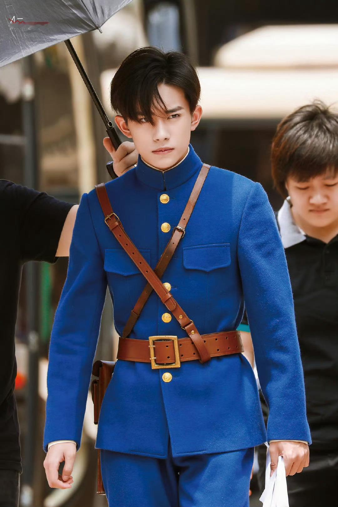 哼哼 像不像 易烊千玺梨涡笑