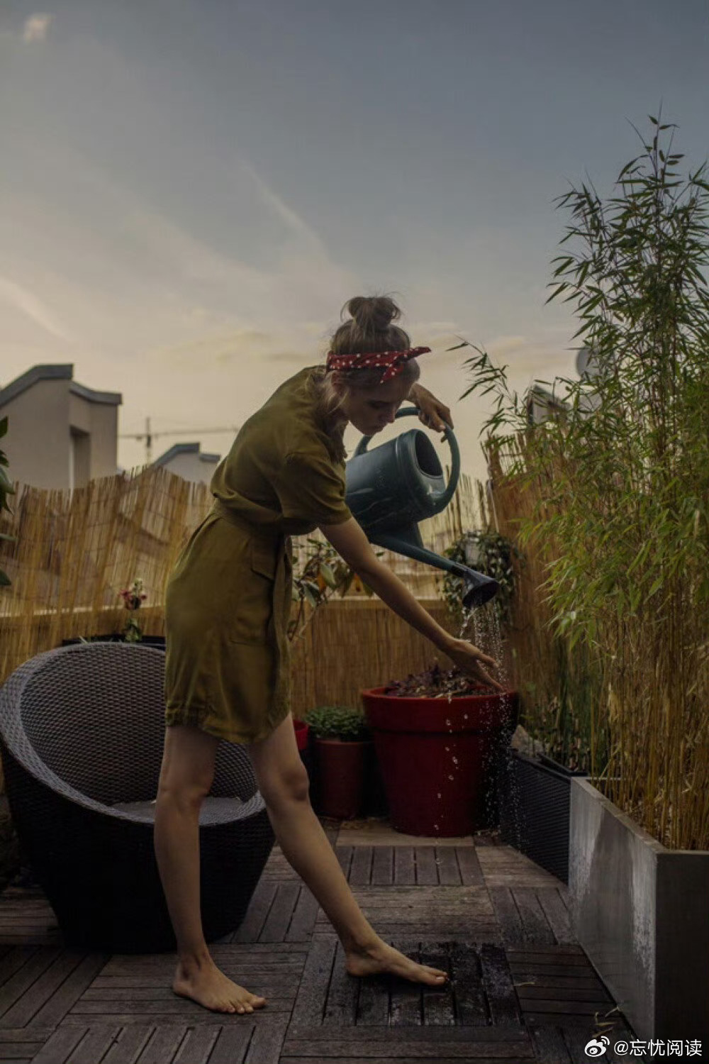 获得真正自由的方法是要学会自我控制。如果情绪总是处于失控状态，就会被感情牵着鼻子