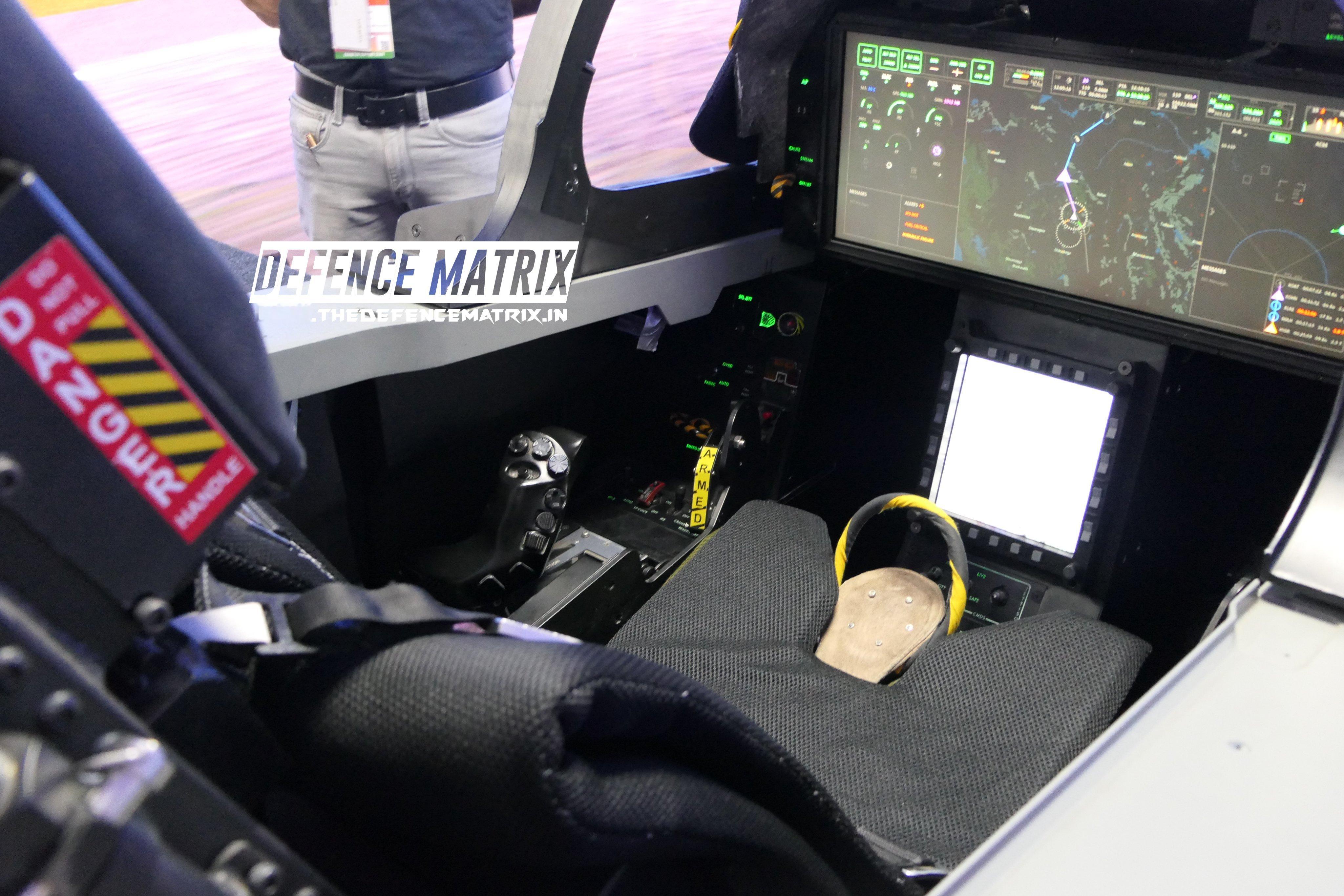 每天认识一件兵器印度的光辉MK2战机的座舱 