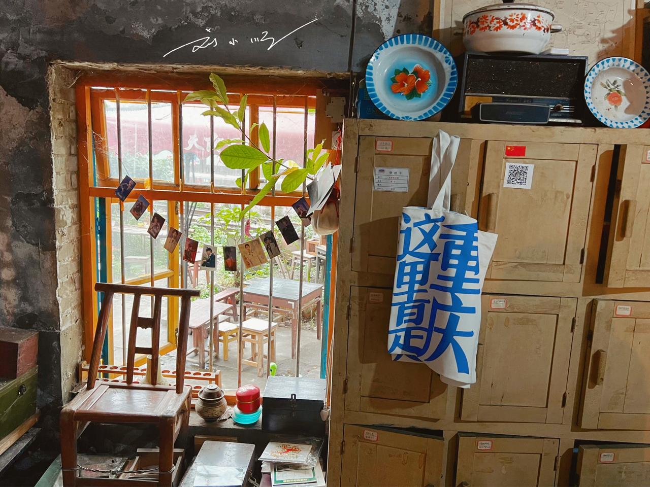 重庆这家旧书店位置很隐蔽，曾经有顶流明星来过，现在变成了网红？

大家都知道，位