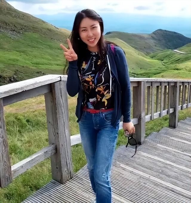 贾浅浅若学术不端将撤销教师资格今年3月份起，博主“抒情的森林”在社交平台发文指出