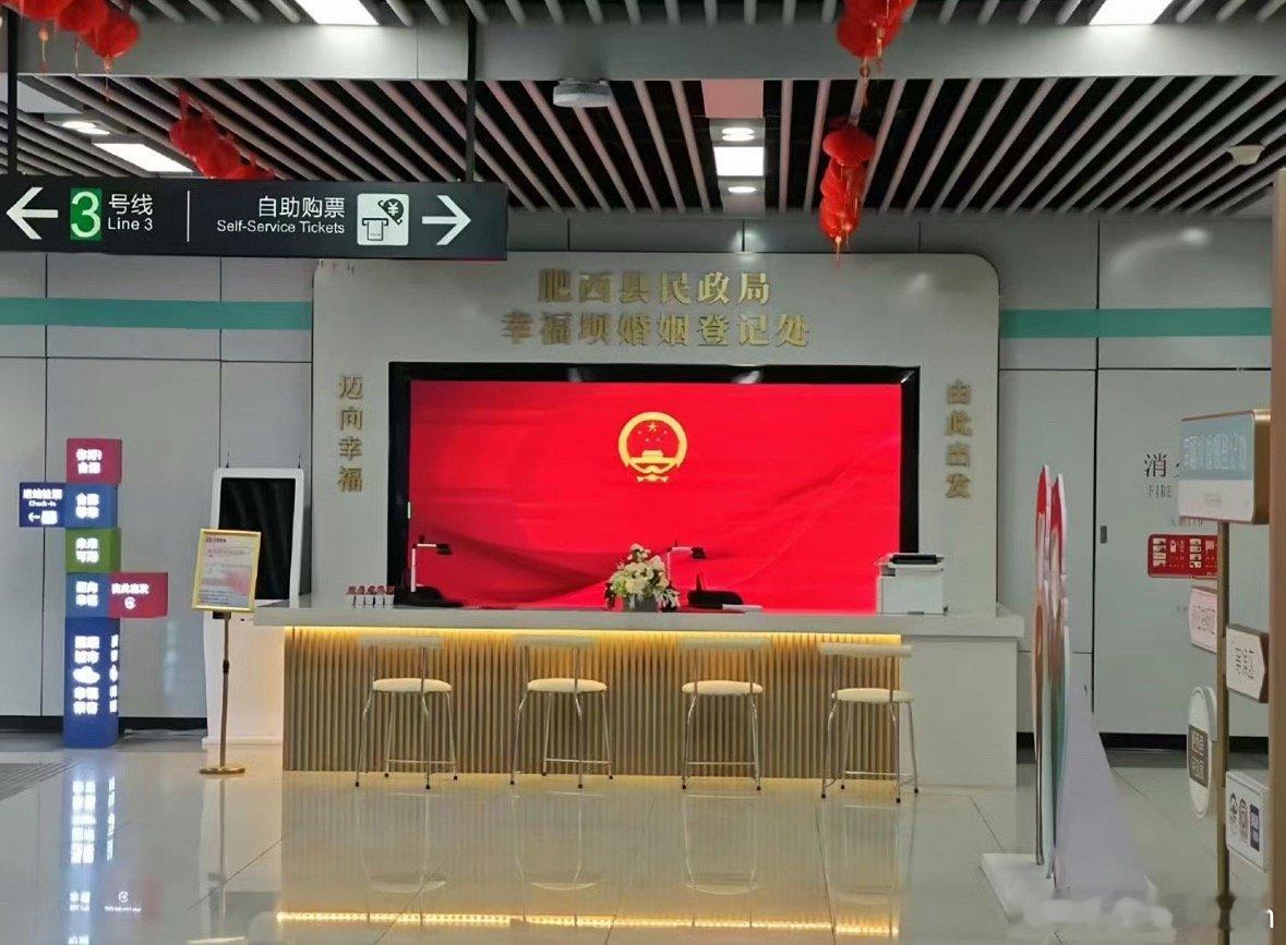 我当时还得请假坐火车回户口所在地领证呢。现在打工路上就能领了，领完直接上班一点不
