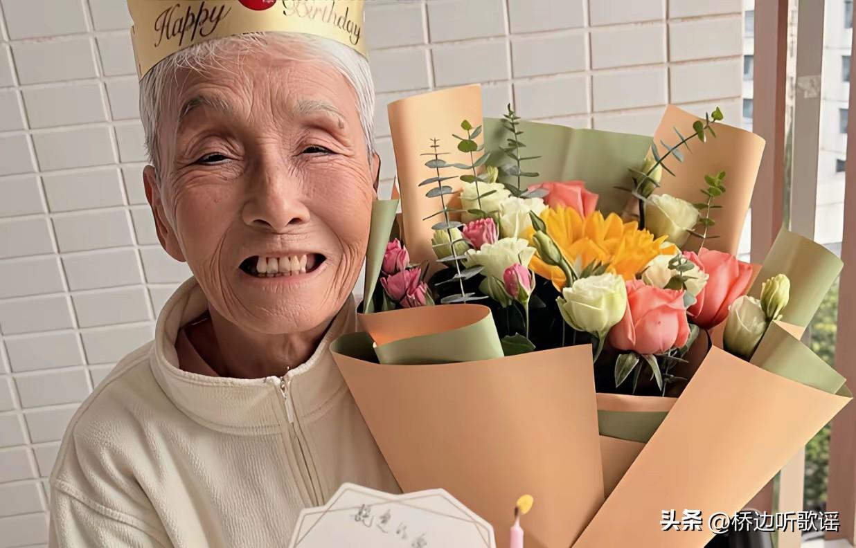 这是昨天娱乐圈又一个心痛的消息！
7月16日，整个娱乐圈还沉浸在施南生离世的心痛