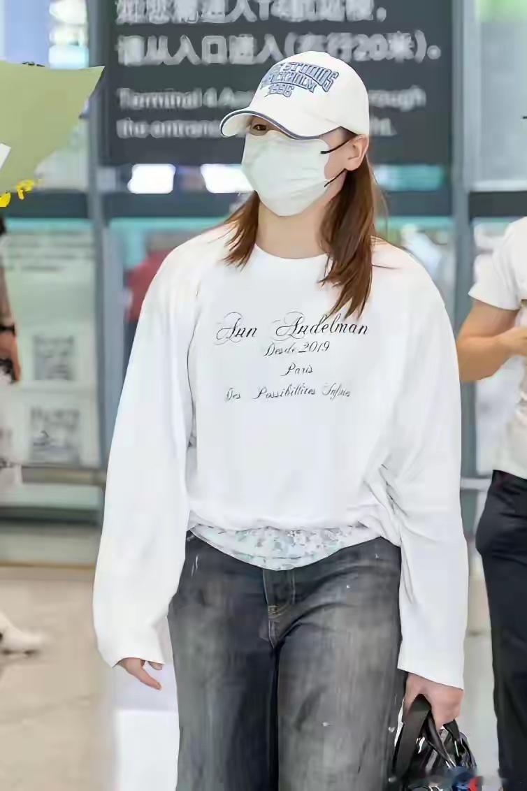 全红婵现身杭州！19岁跳水女王大变样，身形消瘦松弛感拉满 