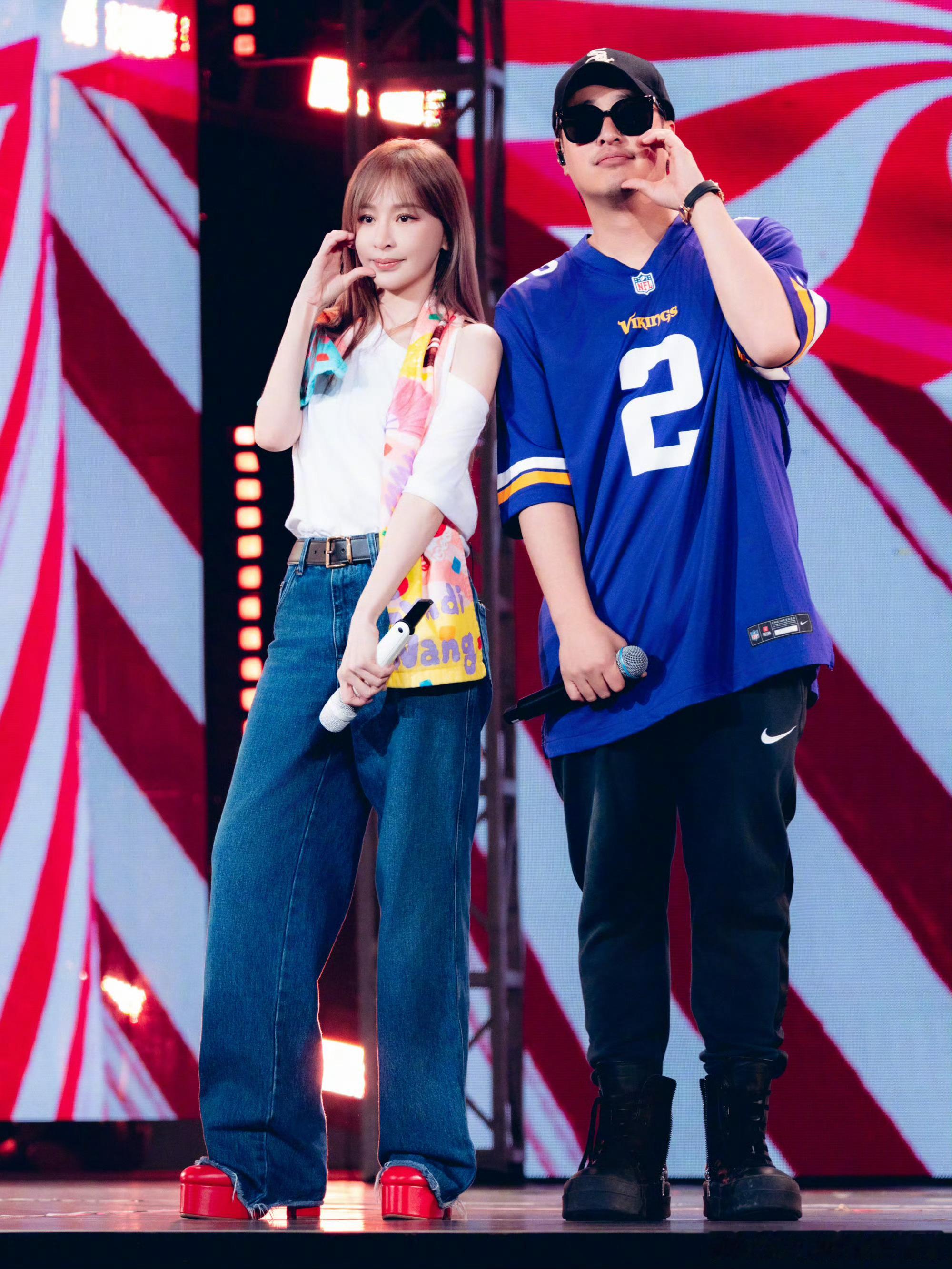 潘玮柏王心凌合作 这次合作无疑是华语乐坛的一大盛事，两位实力唱将的联手，不仅会吸