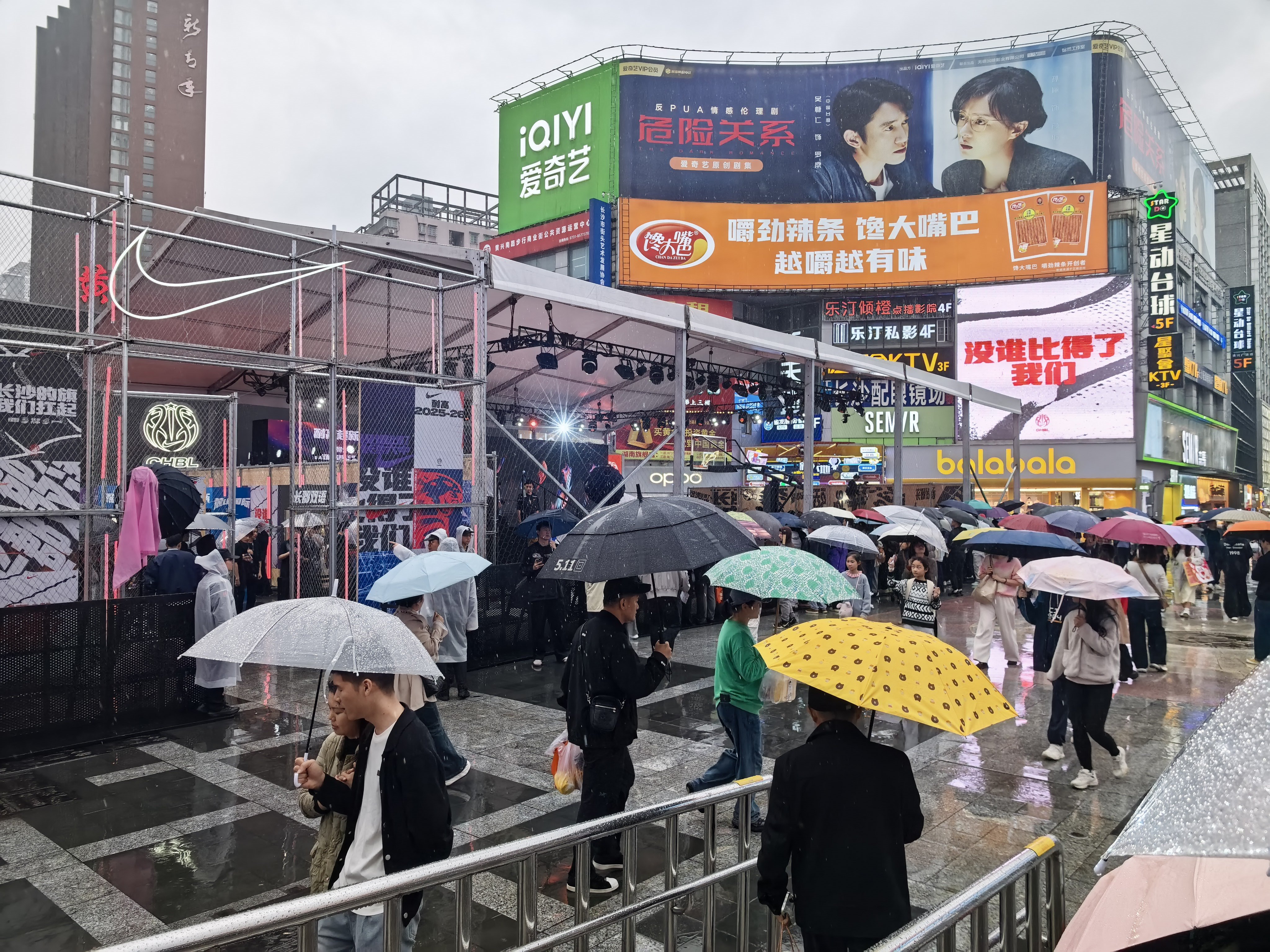 真是选了个好地方耐克高中联赛 长沙·黄兴路步行街中心广场