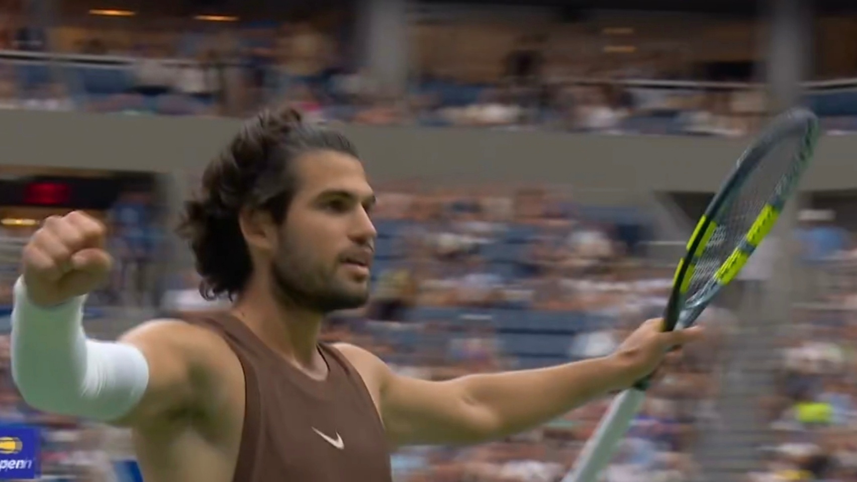 阿尔卡拉斯[超话]carlosalcaraz 6-4/6-4/6-4🔥🔥🔥