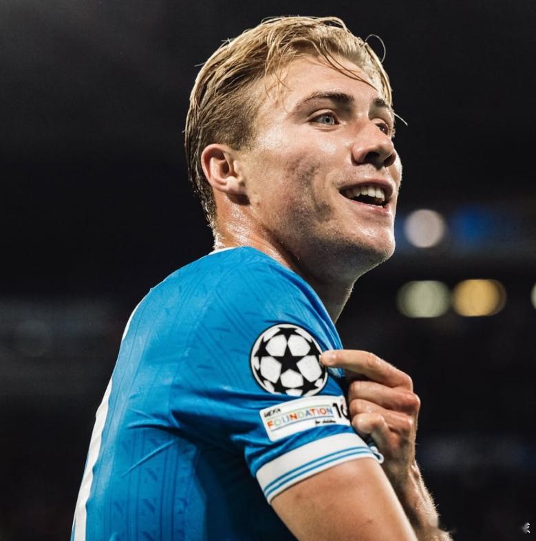 据著名转会记者罗马诺报道，那不勒斯将在2026年买断霍伊伦，使其正式成为那不勒斯