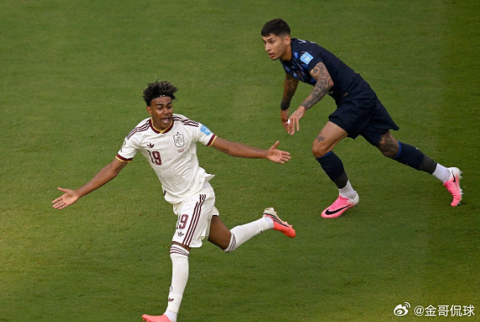 西班牙在本场世界杯1-0击败乌拉圭，小组头名出线。数据统计显示，西班牙队自201