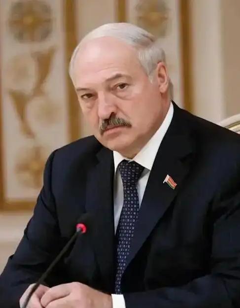 不敢相信！
卢卡申科跳船了

卢卡申科抢先宣布会加入特朗普主导的和平委员会，连自