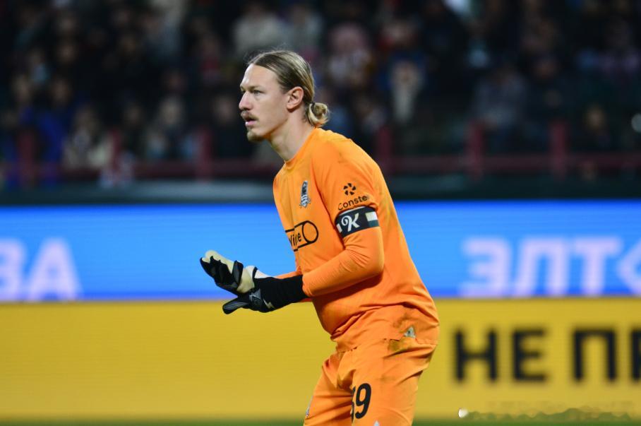 据《队报》报道，因舍瓦利耶伤停，在本周末的法甲联赛中，巴黎圣日尔曼的俄罗斯门将萨