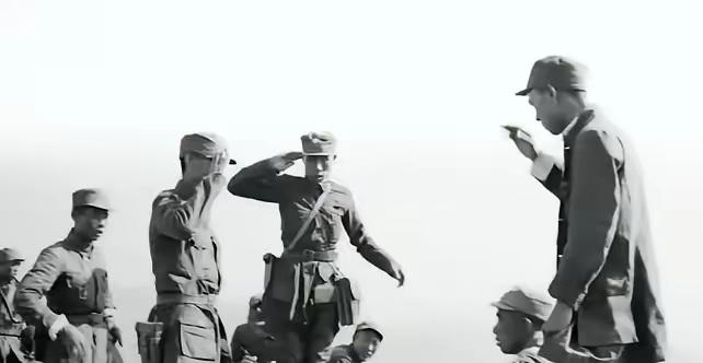 1934年，红17军军长张涛叛逃投敌，却把过往捂得严严实实从大头兵干起：他死守的