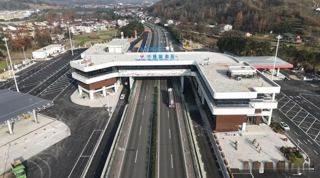 陕西两大高速服务区明日焕新！陕北风情与智慧驿站齐上线

陕西司机和游客注意啦！陕