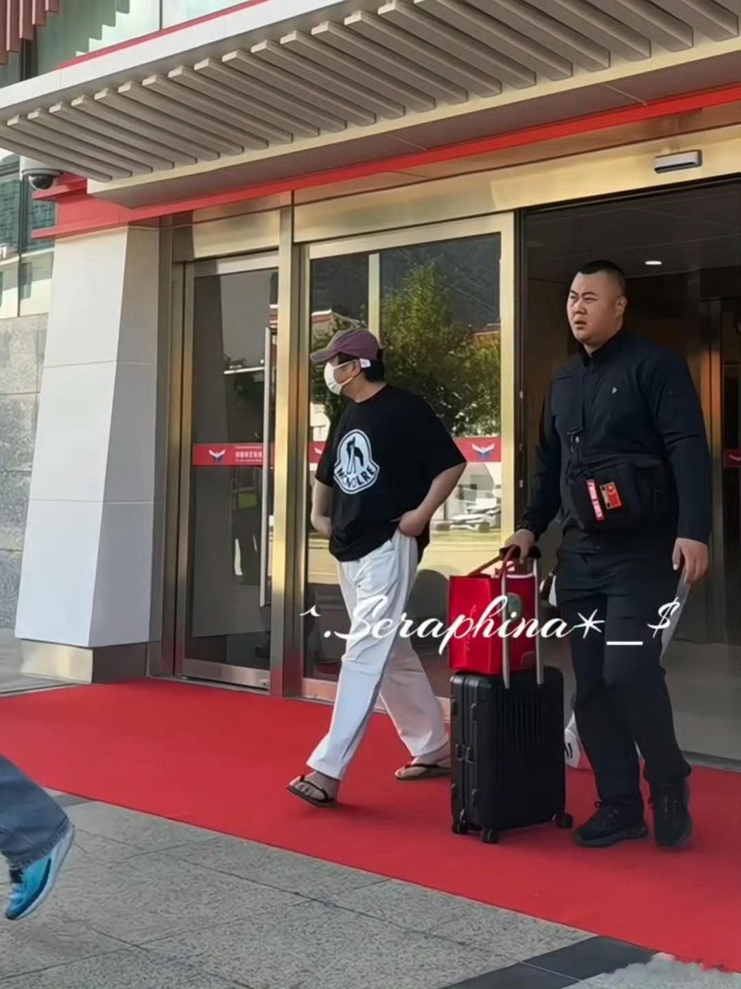 沈腾和他的精兵们陆续抵达西藏了 太好了是现在就出发3原班人马！！！沈腾和他的精兵