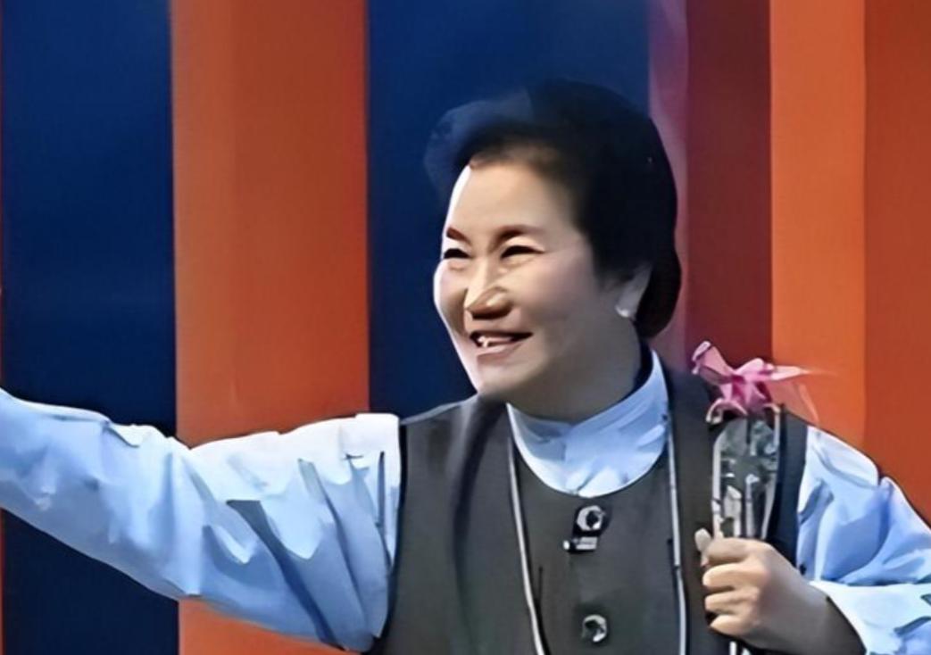春晚一句台词识破潜伏间谍，去世26年的赵丽蓉，仍被央媒发文缅怀

主要信源：（北