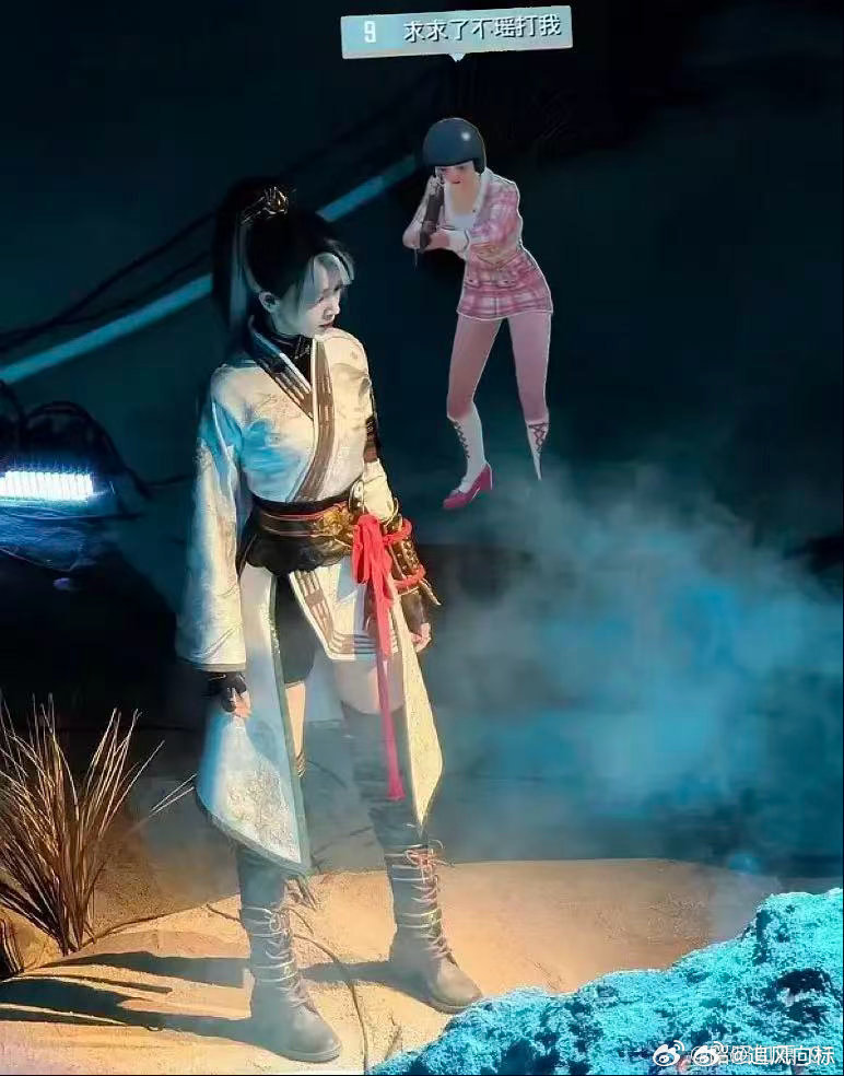 陈瑶刺激之夜痛击队友反差感直接戳中笑点，步伐软萌像人机一般，下手却干脆利落。队友