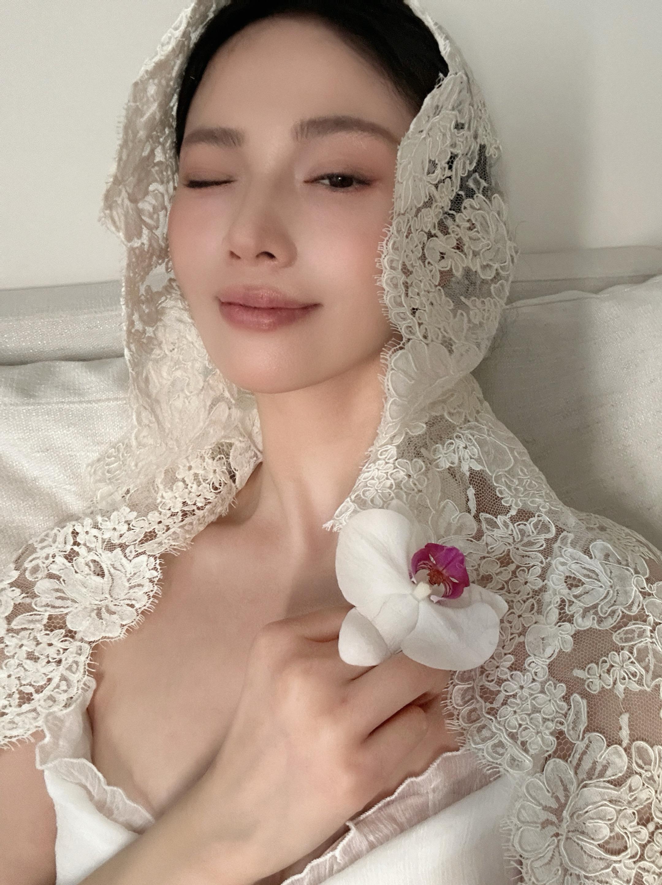今天你装扮的格外美丽 这美也曾拥在怀里