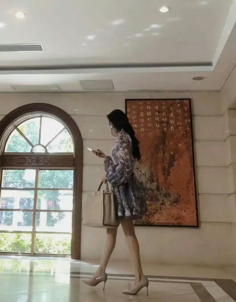 杨幂的腿夯爆了