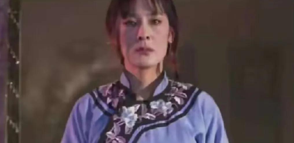网友提问《大宅门》里白雅萍为啥这么惨？说起来真是一手好牌打得稀烂——
 
她自己
