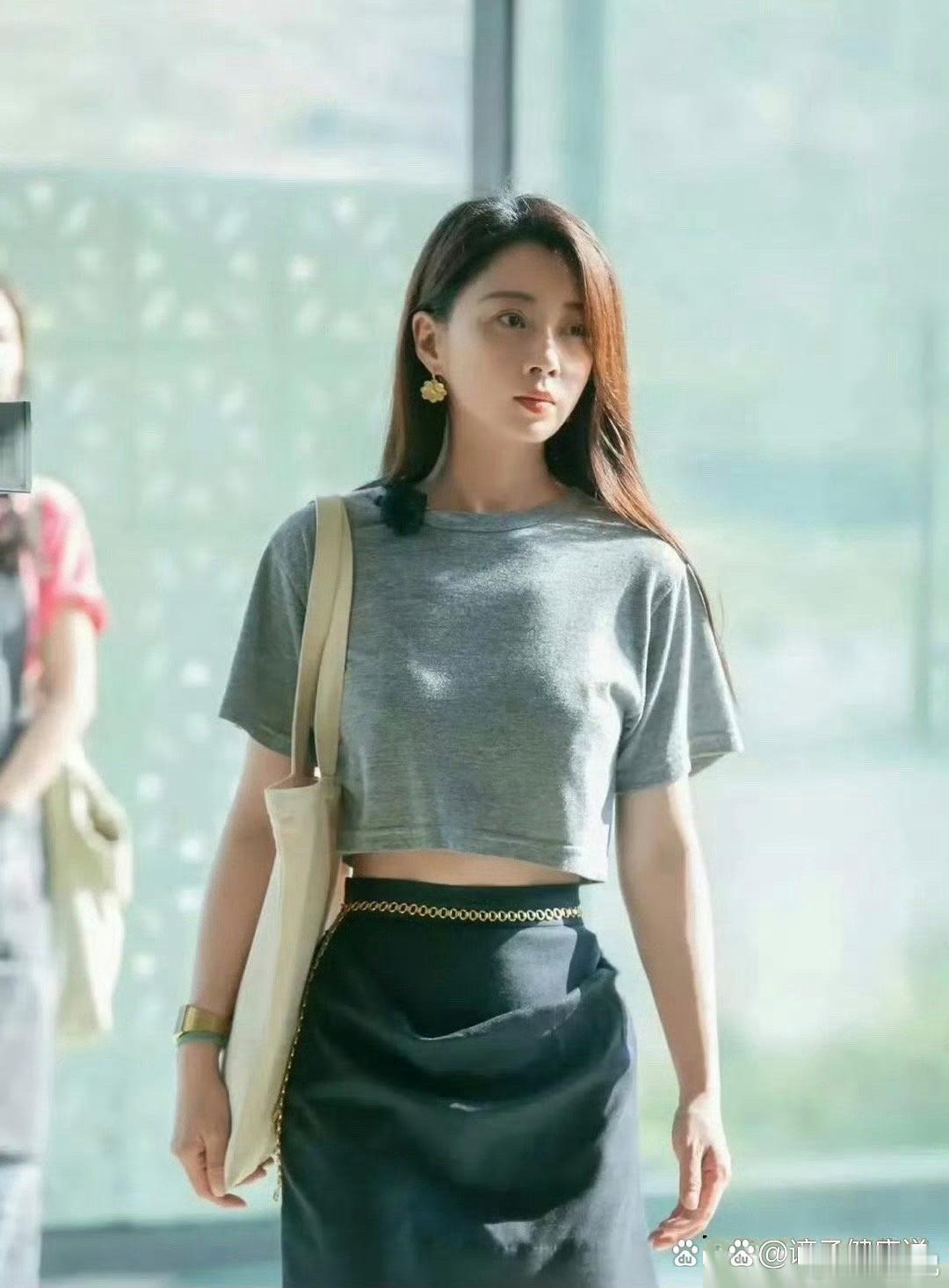 50岁的殷桃，保养得宜，看起来好年轻 ​​​