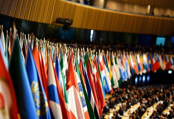 美国空袭伊朗、炸死首领，联合国有授权吗？
 
最近大家都在关注，美国突然空袭伊朗