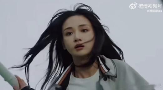 刘怡潼 嫌疑人赛道 刘怡潼在反派领域一路“开挂”，罗华凭借一个推眼镜动作火出圈，