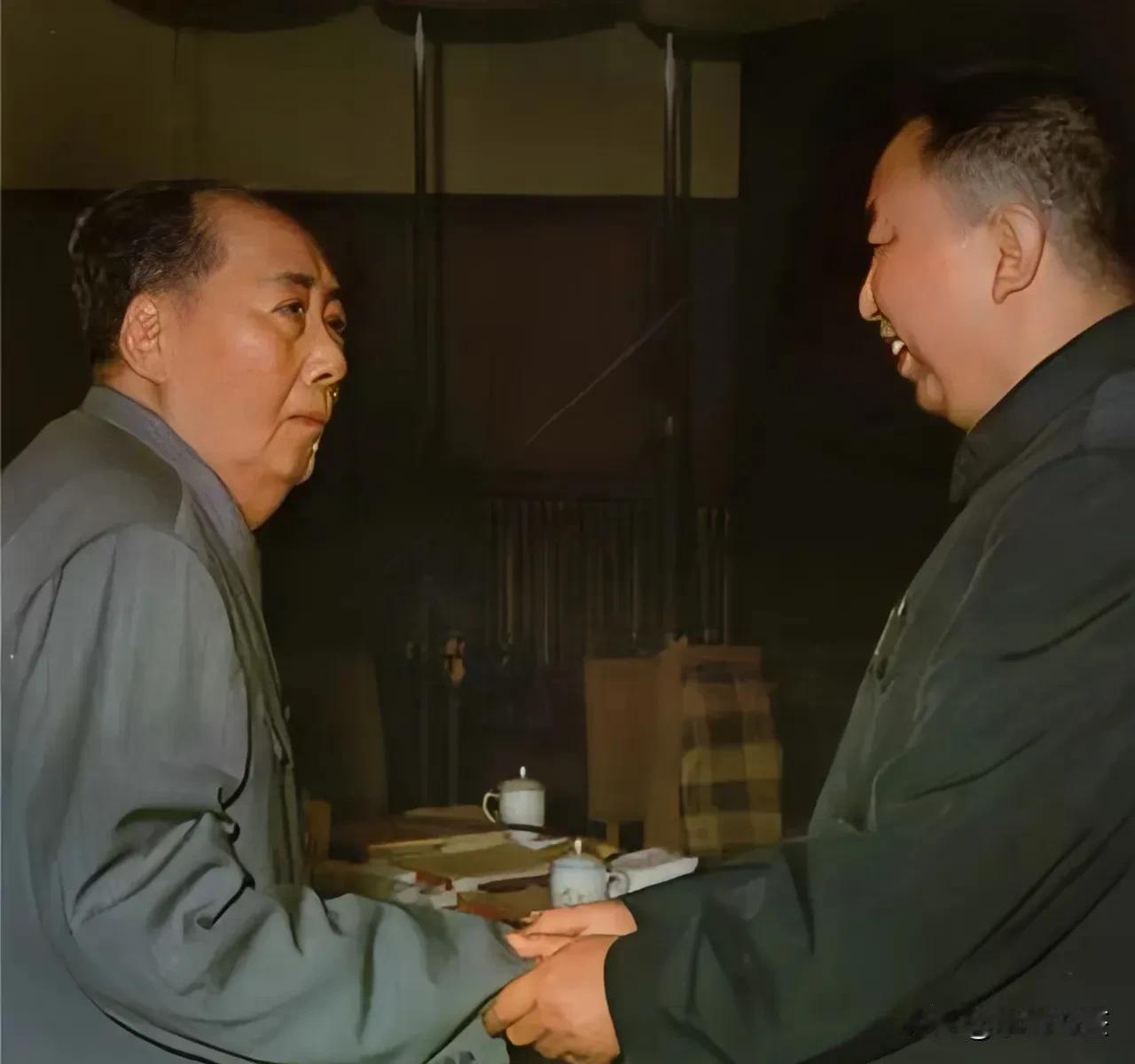 1971年8月，在湖北武昌东湖客舍内，一场平凡而又意义深远的对话，悄然发生了。这