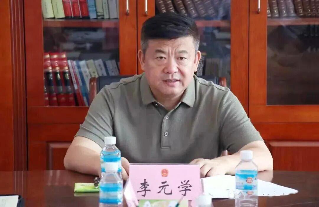 刚刚刷到黑龙江省绥化市李元某的消息，我看了他的简历感觉有点亲切。因为他以前在粮食