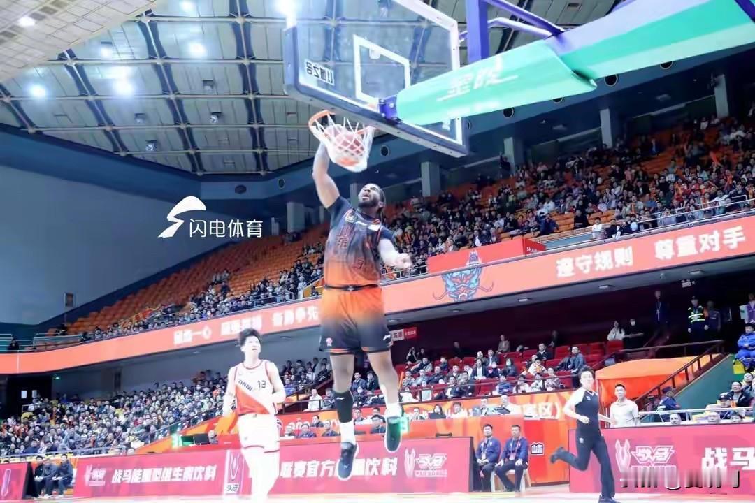 根据球队阵容优化需求，经山东高速男篮教练组研究，正式宣布何思雨、陆翊铭、侯沛佐三