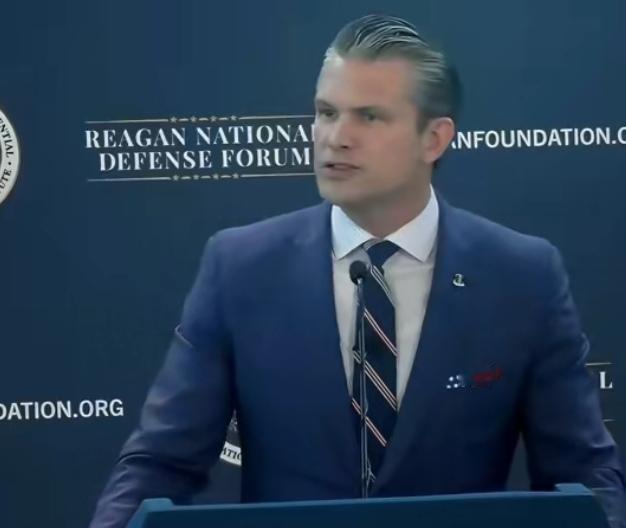 话总是反着说！
美国战争部长刚刚的发言让人摸不着头脑了，连自己在做什么都不清楚吗