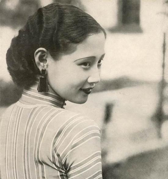 1974年唐生明获释，惊闻明星爱妻徐来惨死铁窗，卧底中将当场发飙怒砸桌子！ 
1