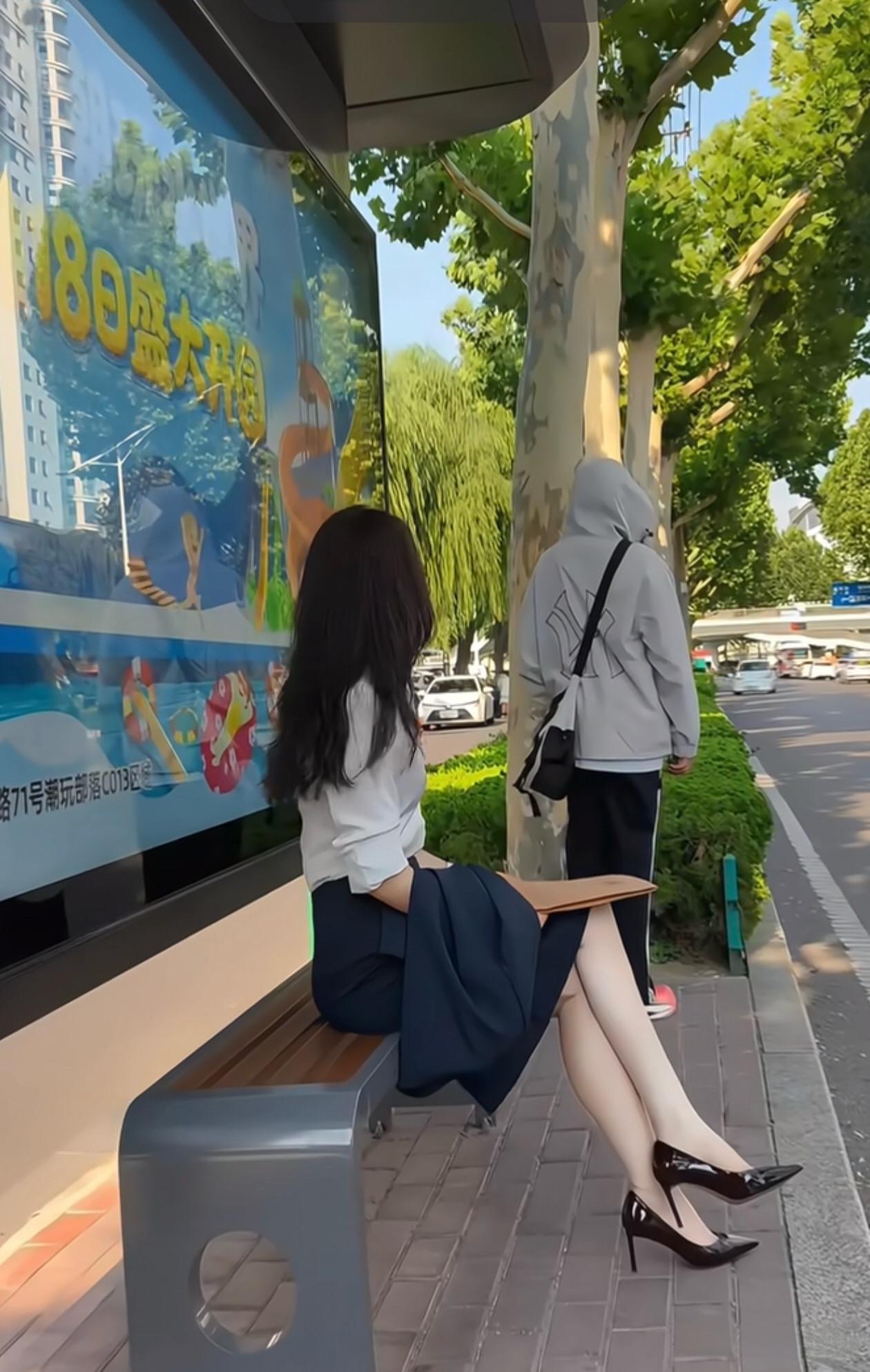 小姐姐还用等公交吗